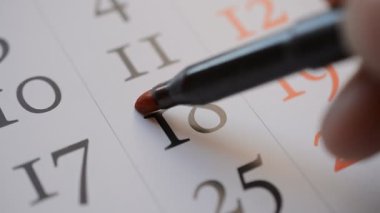 Kırmızı işaret onsekizinci numarasına göre bir takvim gününde imzalama