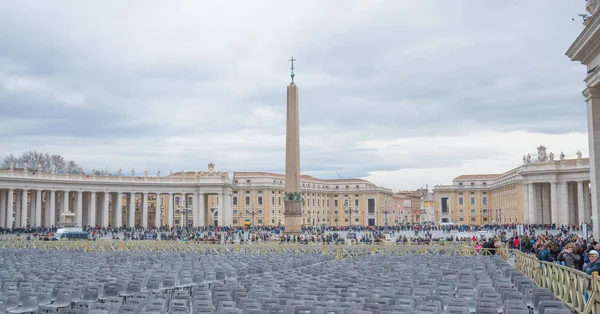 Vaticano, Roma, Italia - 16 de febrero de 2015: Paisaje de la Plaza del Vaticano —  Fotos de Stock
