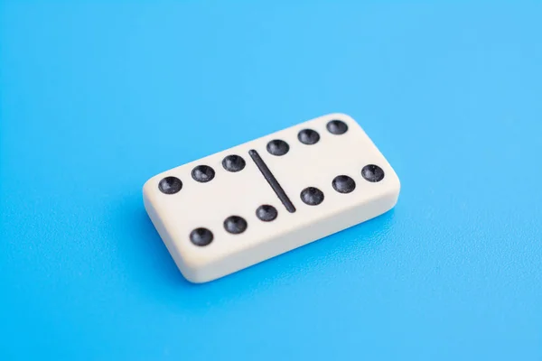 Playing dominoes on