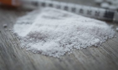 Narkotik öbek üzerinde tablo