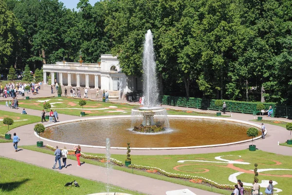 PETERHOF, RUSIA - 01 DE JULIO DE 2011: Peterhof vista aérea paisaje . — Foto de Stock