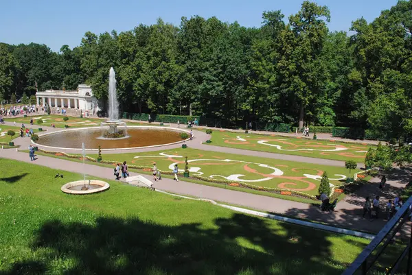 PETERHOF, RUSIA - 01 DE JULIO DE 2011: Peterhof vista aérea paisaje . — Foto de Stock