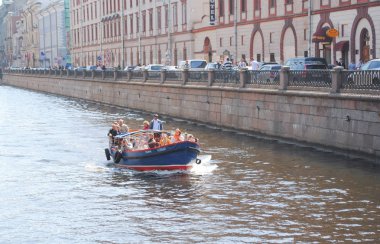 St. Petersburg, Rusya - 12 Temmuz 2015: Zevk tekne turist