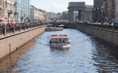 St. Petersburg, Rusya - 12 Temmuz 2015: Zevk tekne turist