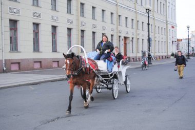 St Petersburg, Rusya - 12 Temmuz 2015: Taşıma st. Petersburg turist.