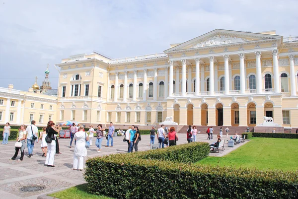 Санкт-Петербург, Російська Федерація - 12 липня 2015: Державного музею в Санкт-Петербурзі — стокове фото