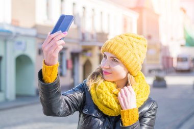 İş kadını ön selfie 'ler yapma