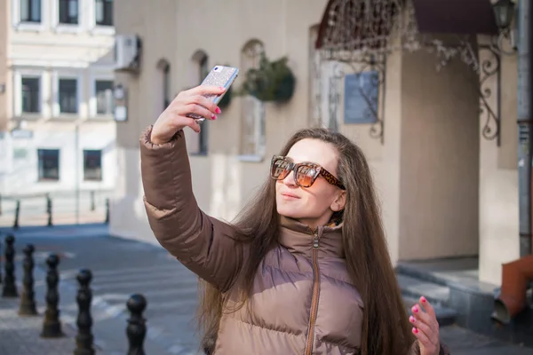 selfie woman urban cityscape