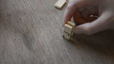 domino etkisi adam el