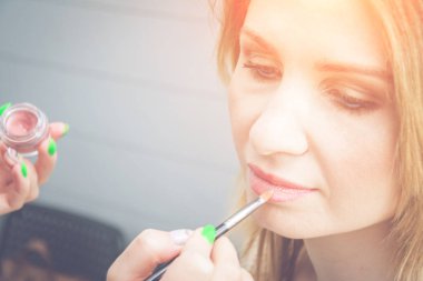 Profesyonel dudak makyaj