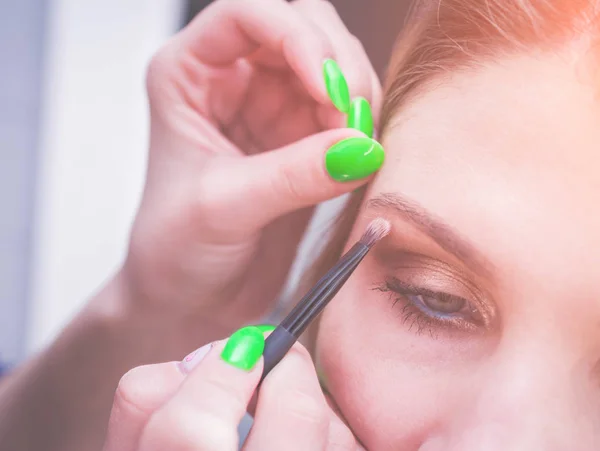 Maquillaje estilo ojo cepillo trabajo —  Fotos de Stock