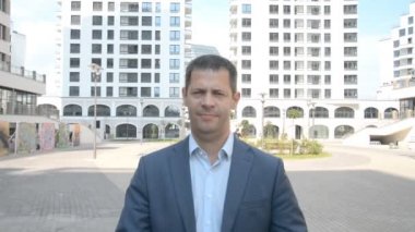 bir ceket ve güneş gözlüğü hd görüntüleri iş adamı