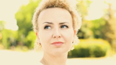 Güzel kız doğa açık havada hd stok görüntüleri zevk