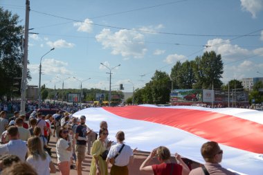 MINSK, BELARUS - 16 Ağustos 2020: bağımsız Belarus tarihindeki en büyük protesto. 2020 'deki sahte başkanlık seçimleri. Demokrasi için Beyaz Rusya halkının barışçıl mücadelesi