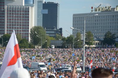 MINSK, BELARUS - 16 Ağustos 2020: bağımsız Belarus tarihindeki en büyük protesto. 2020 'deki sahte başkanlık seçimleri. Demokrasi için Beyaz Rusya halkının barışçıl mücadelesi