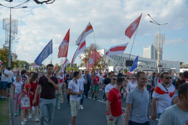 MINSK, BELARUS - 16 Ağustos 2020: bağımsız Belarus tarihindeki en büyük protesto. 2020 'deki sahte başkanlık seçimleri. Demokrasi için Beyaz Rusya halkının barışçıl mücadelesi
