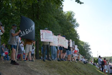 MINSK, BELARUS - Ağustos 2020: Beyaz Rusya cumhuriyetinde cumhurbaşkanlığı seçimleri, halkın oyları için mücadelesi, barışçıl tezahüratlar, demokrasi mücadelesi
