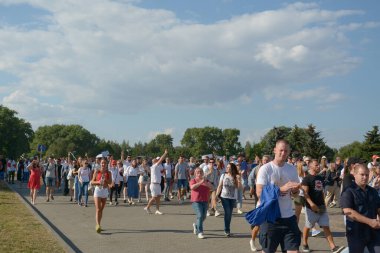 MINSK, BELARUS - Ağustos 2020: Beyaz Rusya cumhuriyetinde cumhurbaşkanlığı seçimleri, halkın oyları için mücadelesi, barışçıl tezahüratlar, demokrasi mücadelesi