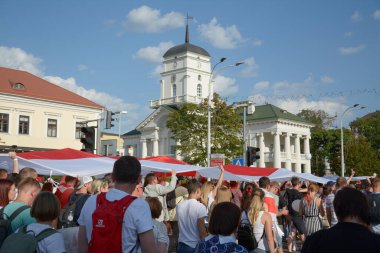 MINSK, BELARUS - 16 Ağustos 2020: bağımsız Belarus tarihindeki en büyük protesto. 2020 'deki sahte başkanlık seçimleri. Demokrasi için Beyaz Rusya halkının barışçıl mücadelesi