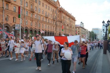 MINSK, BELARUS - 16 Ağustos 2020: bağımsız Belarus tarihindeki en büyük protesto. 2020 'deki sahte başkanlık seçimleri. Demokrasi için Beyaz Rusya halkının barışçıl mücadelesi