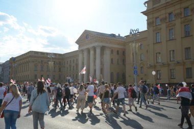 MINSK, BELARUS - 16 Ağustos 2020: bağımsız Belarus tarihindeki en büyük protesto. 2020 'deki sahte başkanlık seçimleri. Demokrasi için Beyaz Rusya halkının barışçıl mücadelesi