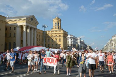 MINSK, BELARUS - 16 Ağustos 2020: bağımsız Belarus tarihindeki en büyük protesto. 2020 'deki sahte başkanlık seçimleri. Demokrasi için Beyaz Rusya halkının barışçıl mücadelesi