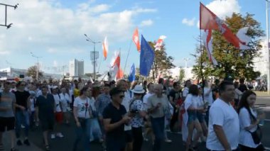MINSK, BELARUS - 16 Ağustos 2020: bağımsız Belarus tarihindeki en büyük protesto. 2020 'deki sahte başkanlık seçimleri. Demokrasi için Beyaz Rusya halkının barışçıl mücadelesi