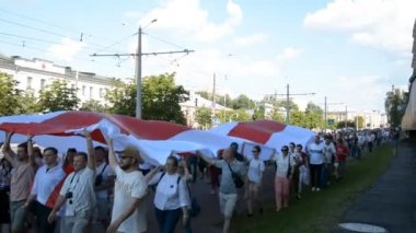 MINSK, BELARUS - 16 Ağustos 2020: bağımsız Belarus tarihindeki en büyük protesto. 2020 'deki sahte başkanlık seçimleri. Demokrasi için Beyaz Rusya halkının barışçıl mücadelesi