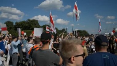 MINSK, BELARUS - 16 Ağustos 2020: bağımsız Belarus tarihindeki en büyük protesto. 2020 'deki sahte başkanlık seçimleri. Demokrasi için Beyaz Rusya halkının barışçıl mücadelesi