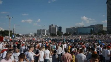 MINSK, BELARUS - 16 Ağustos 2020: bağımsız Belarus tarihindeki en büyük protesto. 2020 'deki sahte başkanlık seçimleri. Demokrasi için Beyaz Rusya halkının barışçıl mücadelesi