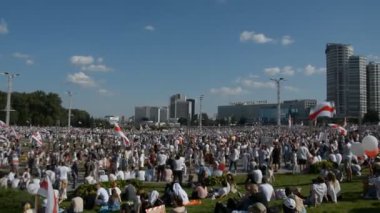 MINSK, BELARUS - 16 Ağustos 2020: bağımsız Belarus tarihindeki en büyük protesto. 2020 'deki sahte başkanlık seçimleri. Demokrasi için Beyaz Rusya halkının barışçıl mücadelesi