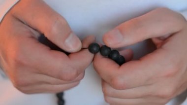 Zar tespihi yakın plan oyunu