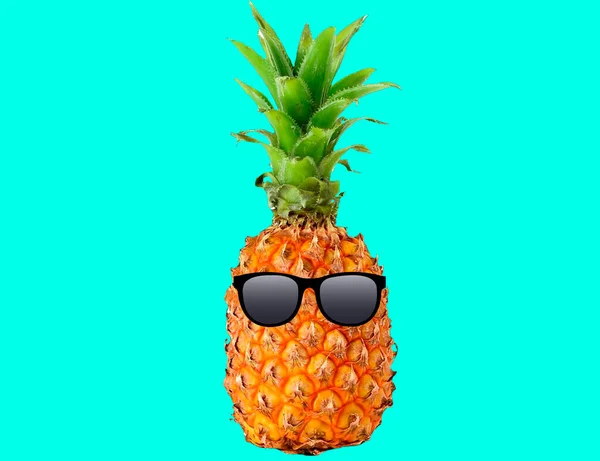Ananas Auf Isoliertem Hintergrund Urlaubskonzept Sommerurlaub — Stockfoto