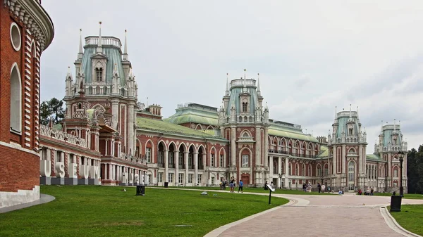 Moscow Russia 2019 Royal Grand Palace Central Square Tsaritsyno Park — стокове фото