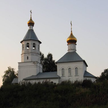 Rusya, Moskova bölgesi, St. Nicholas Kilisesi Vyaz nehri yakınlarındaki Tishkovo tepesinde.