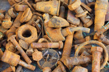 Eski paslı bağlayıcılar kapatılıyor, cıvatalar, fındıklar, uygun - arkaplan dokusu