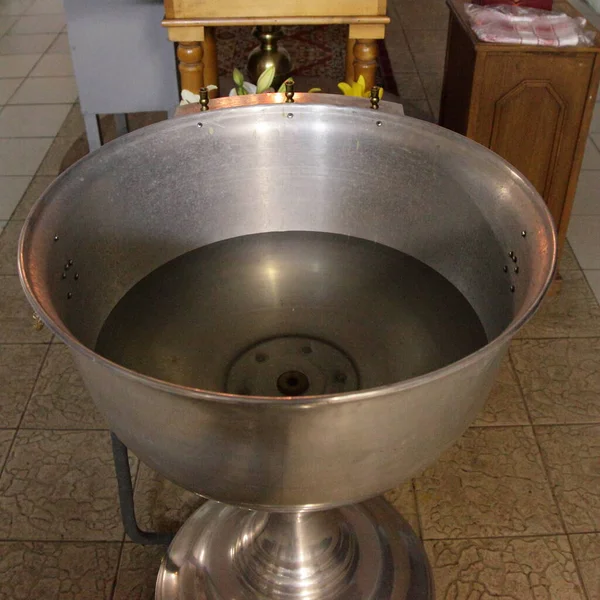 Aluminium Circle Baptismal Font 기독교 교회에서 Christening 파티의 — 스톡 사진