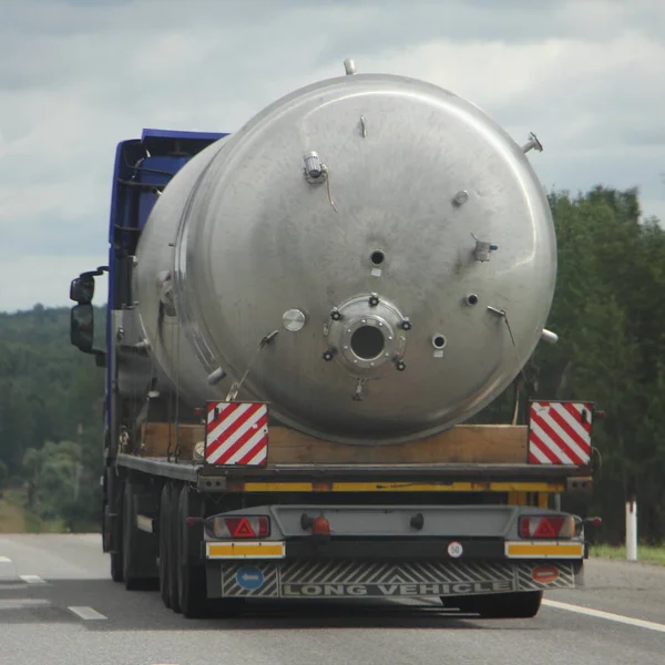 Big New Barrel Low Frame Trawl Semi Truck Drive Suburban — Stock Photo, Image