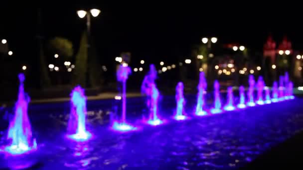 Rgb Işıklandırmalı Değişken Renkli Aydınlatma Çeşme Hattı Bulanık Gece Görüşünü — Stok video
