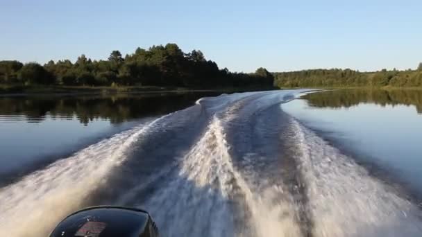 Barco Motor Con Potente Motor Fueraborda Deslizamiento Rápido Río Aguas — Vídeos de Stock