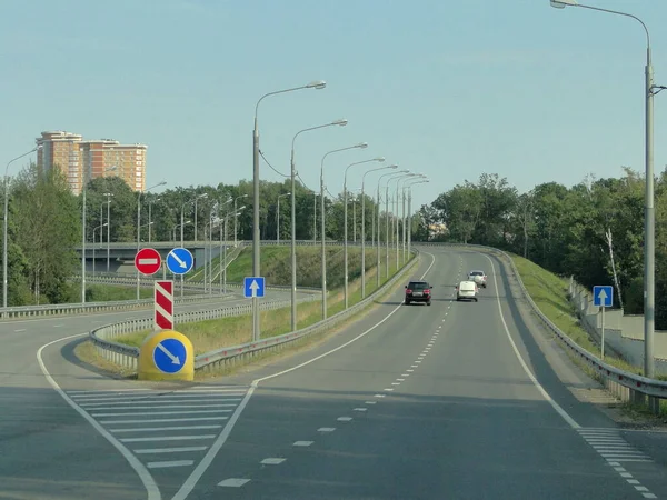 Moderne Snelweg Nieuwe Residentiële Gebouw Achtergrond Odintsovo Moskou Regio Zonnige — Stockfoto