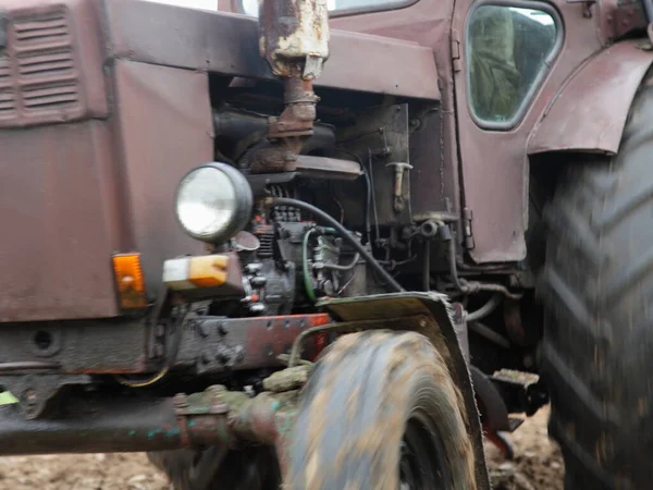 Trator Diesel Velho Soviético Com Rodas Perto Agricultura Rural Mecanização — Fotografia de Stock