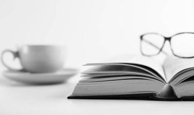 Açık kitap, ev ofisi konsepti