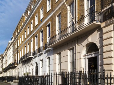 Londra, İngiltere'de, 1 Ocak 2010: Regency Gürcü popüler bir turistik şehir olan kasaba evleri Westminster teraslı