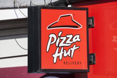 Swansea, Galler, Birleşik Krallık, 30 Haziran 2018: Onun Restoran St Helen's Road Pizza Hut logo reklam işareti
