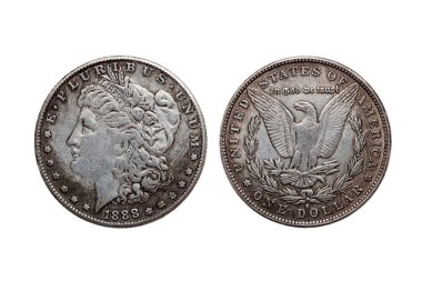 USA One Dollar Morgan Silver Coin kopyasının 1880 tarihli bir kopyası. Üzerinde Özgürlük 'ün bir portresi var. Ters kesilmiş ve beyaz arka planda izole edilmiş bir kartal var.