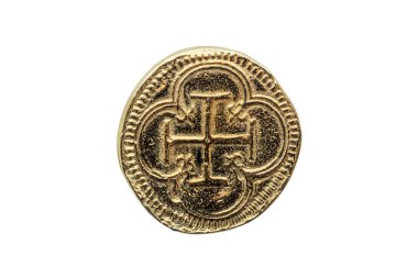 İspanya 'dan II. Filip Altın Escudos madeni parası (Felipe II) Quatrefolil ters tarafında haç koptu ve beyaz bir arkaplanda izole edildi