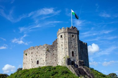 Castle Street 'teki Cardiff Castle Wales UK, 12. yüzyıldan kalma Norman kalesidir.