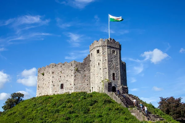 英国威尔士 加的夫 2016年8月31日 城堡街的加的夫城堡是一座12世纪的诺曼城堡 是一个受欢迎的旅游胜地 也是城市历史上著名的旅游景点 — 图库照片