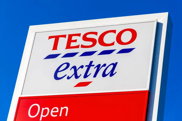 Londra Ngiltere Kasım 2011 Tesco Extra Süpermarket Logosu Reklam Tabelası — Stok fotoğraf